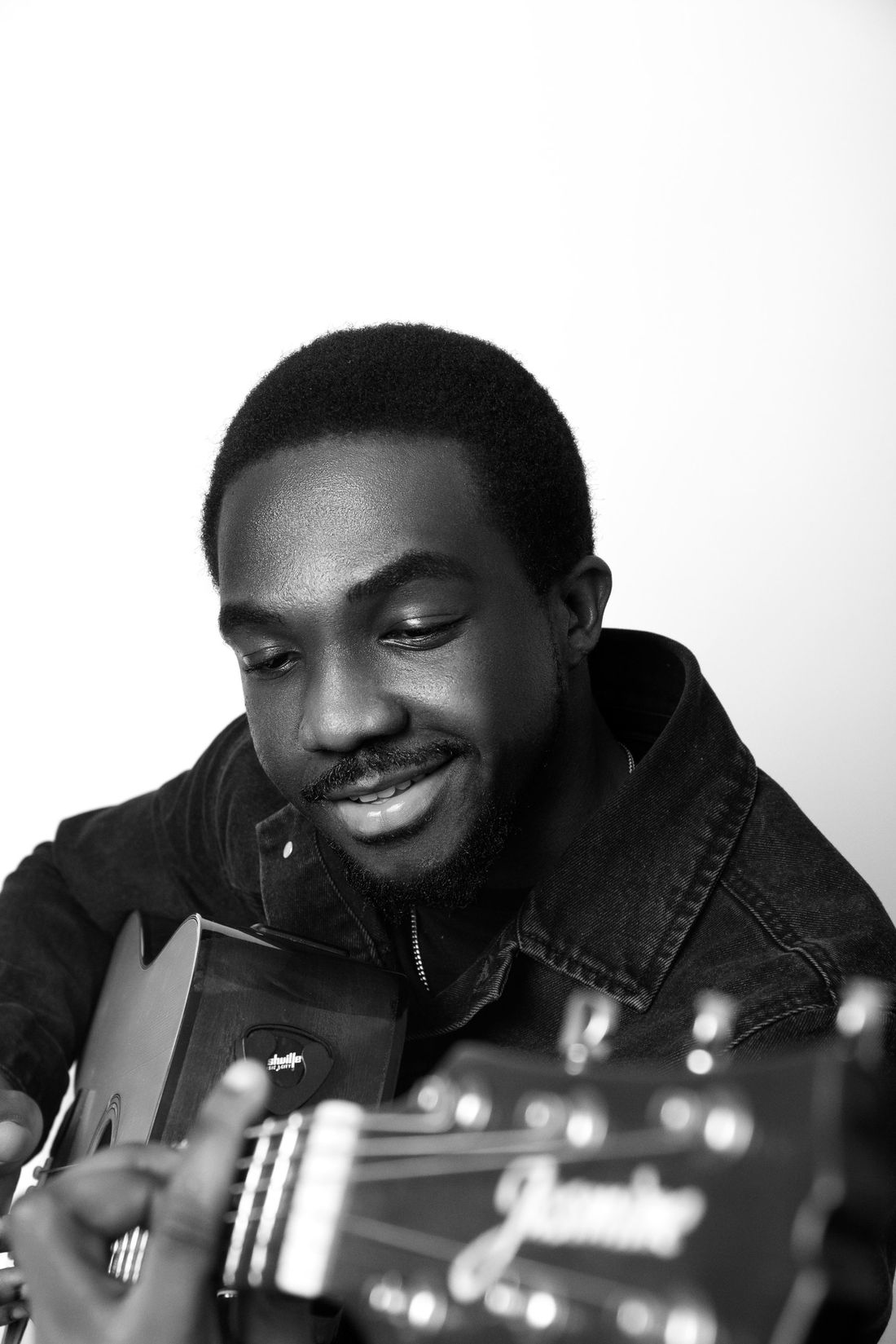 Press photo: playing guitar, black and white